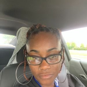 Meet your Posher, Monique